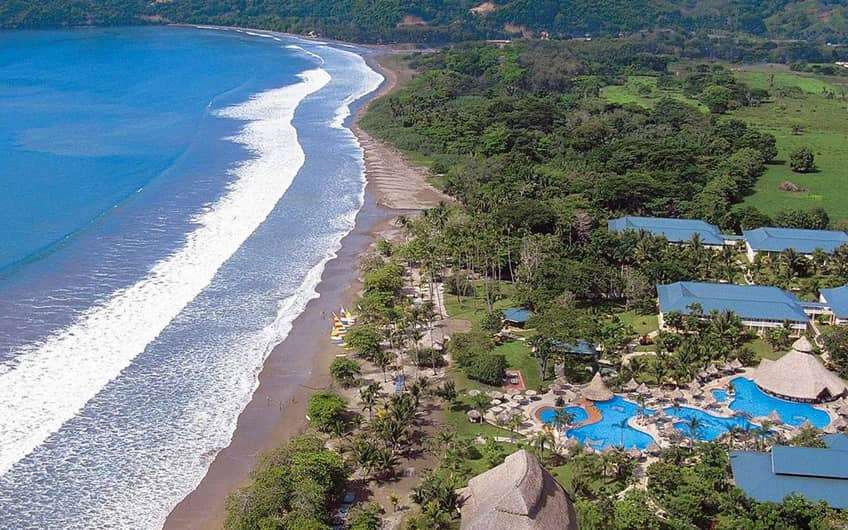 et in lush gardens overlooking Ballena Bay, this lively, all-inclusive beachfront resort is 12 km from Refugio Nacional Curú wildlife refuge.