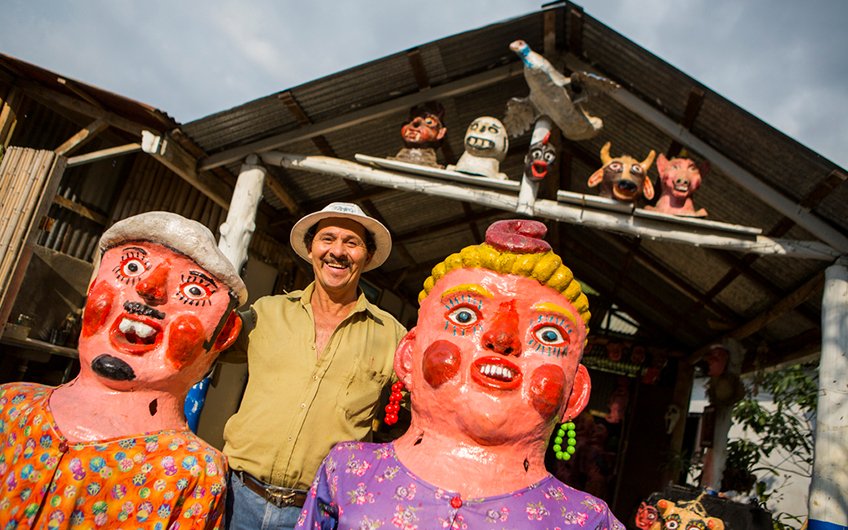 Costa Rica Culture: Peeplo happy and traditions